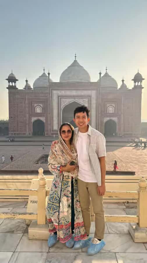 From Delhi: Same Day Taj Mahal Tour with lunch in 5 star - Getting the best Taj photos, plus the secret-spot style guidance