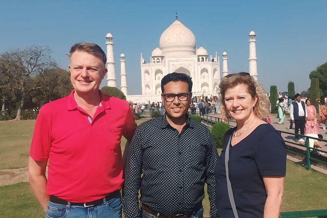 From Delhi: Sunrise Taj Mahal-Agra Fort Skip The Line Guided Tour - Agra Fort in a focused 2 hours: where the views steal the show