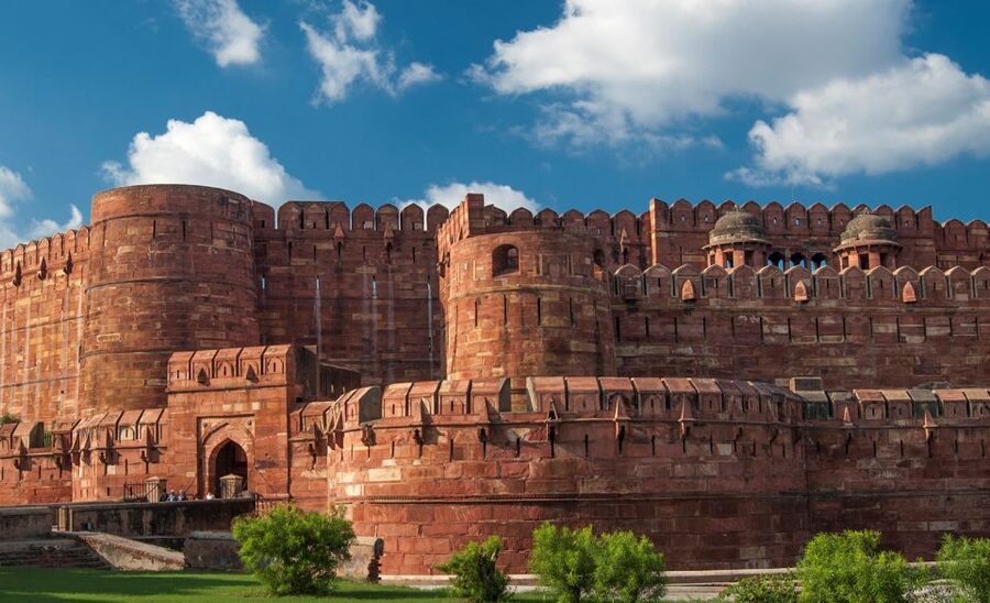 From Delhi: Taj Mahal & Agra City Tour By Gatiman Train - Train comfort, meals on board, and the end of the day rhythm