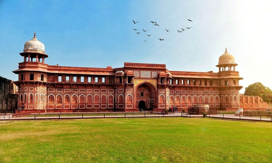 From Delhi: Taj Mahal & Agra City Tour By Gatiman Train - Guides and pacing: what makes this day tour feel worth it