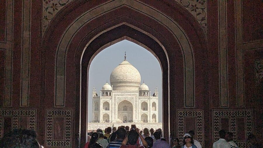 From Delhi: Taj Mahal & Agra Day Trip with Jaipur Drop - Languages and who this tour fits best
