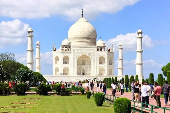 From Delhi: Taj Mahal, Agra Fort & Baby Taj Same Day Tour by Car - In the car: pickup, chauffeur comfort, and managing the long road