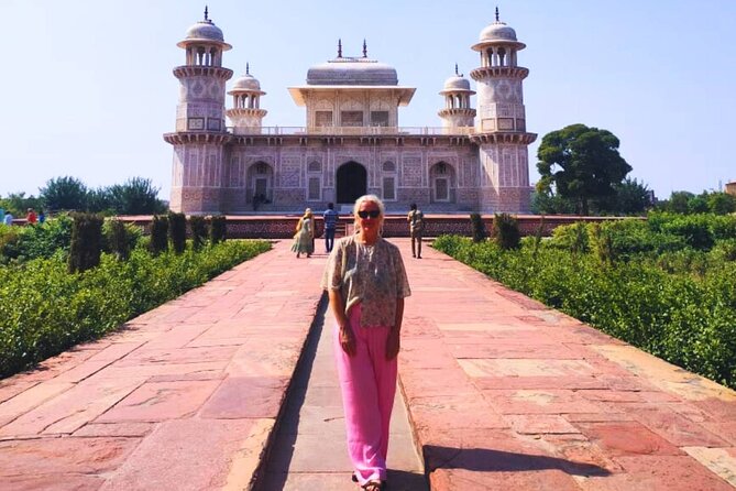 From Delhi: Taj Mahal, Agra Fort & Baby Taj Same Day Tour by Car - Lunch at a 5-star hotel: why the break matters on a long day