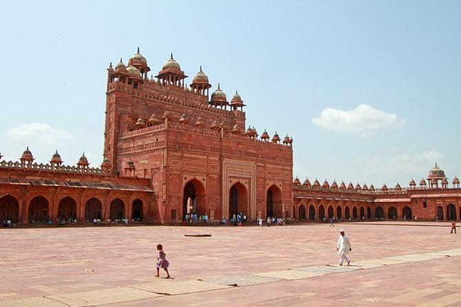 From Delhi-Taj Mahal & Agra Fort Private Tour with Fatehpur Sikri - Agra Fort in one hour: Akbar’s fortress and the key stops inside