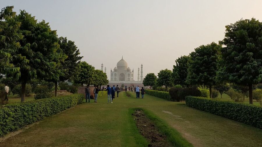 From Delhi: Taj Mahal & Agra Fort Private Tour with Options - Lunch at a 5-star hotel buffet, plus the food rules