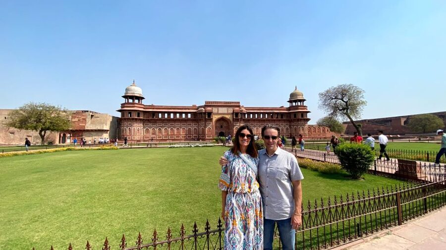 From Delhi: Taj Mahal and Agra Day Tour by Super-fast Train - Crowd control and photo help, the things that actually matter