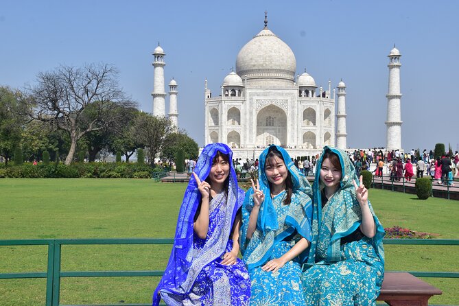 From Delhi Taj Mahal & Full day Agra tour by Private Car - Meeting Your Guide Near the Taj Mahal: Why That 2 Minutes Matters