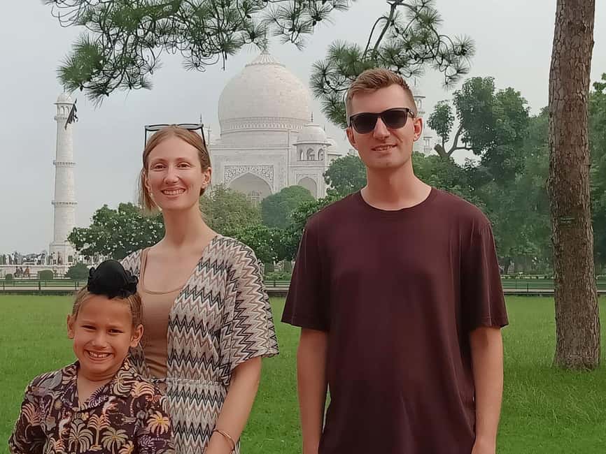 From Delhi: Taj Mahal Luxury Day Tour By Superfast Train - Lunch at Courtyard by Marriott Agra, a proper break from the street