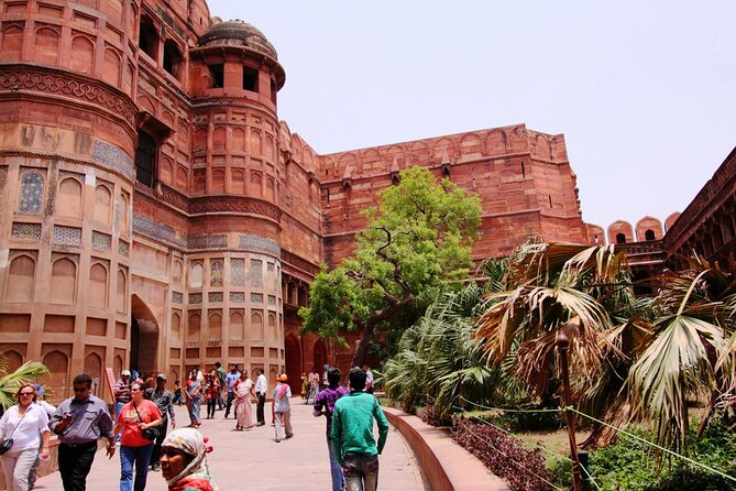From Delhi: Taj Mahal Sunrise and Agra Fort Private Tour - DoubleTree by Hilton breakfast in Agra, an upgrade that changes the pace
