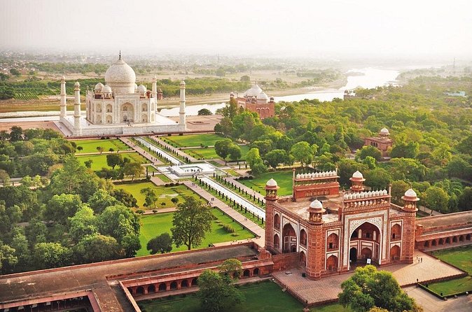 From Delhi to Taj Mahal and Agra Tour By Superfast Train - Lunch and the train meals: what’s included, and what you should plan for