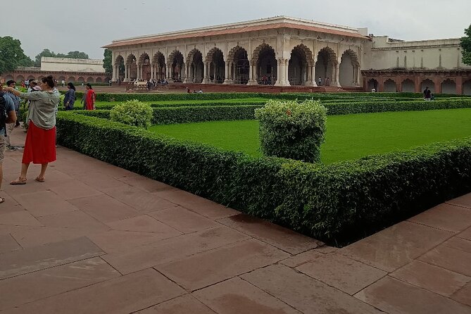 From delhi:(Vip entry)All Inclusive Taj Mahal & Red Fort day trip - Lunch time and the drive back to Delhi