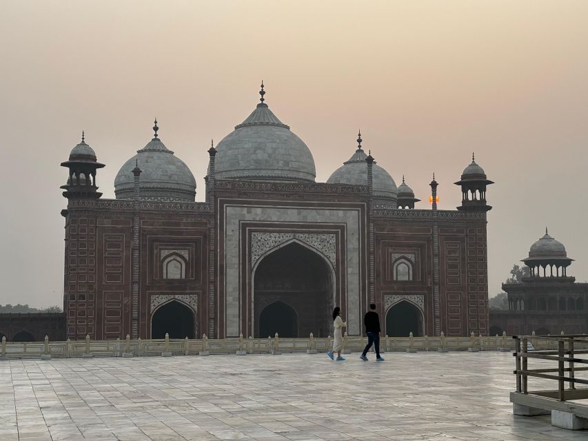 From Jaipur : Taj Mahal & Agra fort Tour and Drop Delhi - Lunch in Agra, built into the route instead of sabotaging it