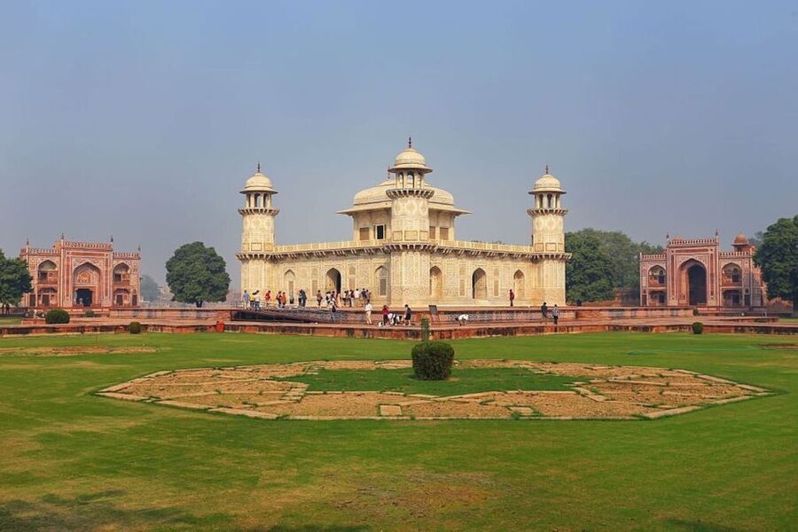 From New Delhi: 2-Day Taj Mahal Sunrise and Sunset Tour - Private guide, private group, and skip-the-ticket-line help