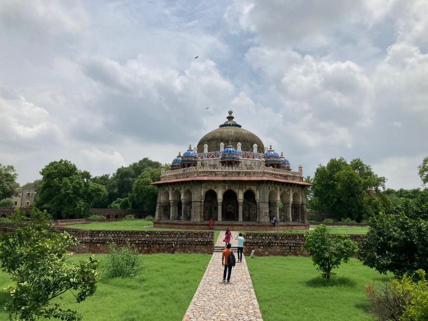 From New Delhi Airport : Guided Layover Old & New Delhi Tour - Humayun’s Tomb, Lotus Temple, and Qutb Minar in one efficient flow