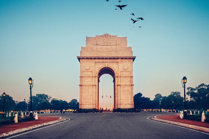 Full Day Old and New Delhi City tour - Qutub Minar: the UNESCO tower you will recognize instantly