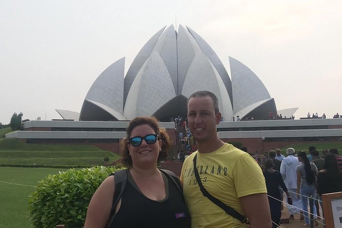 Full-Day Old and New Delhi Private Tour with Qutub Minar - Red Fort glance, Jama Masjid, and the Old Delhi rickshaw ride