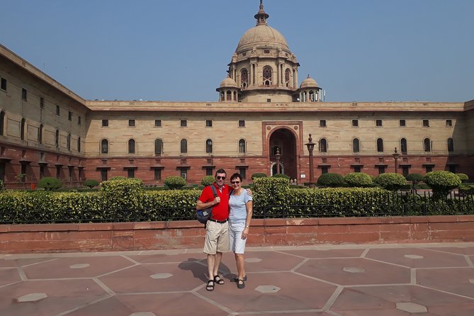Full Day Old & New Delhi City Tour - India Gate and Red Fort: The Modern Pause and the Final Big Monument