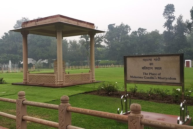 Full Day Tour of Delhi With Guide & Entrances - Red Fort: Mughal power in a tight stop