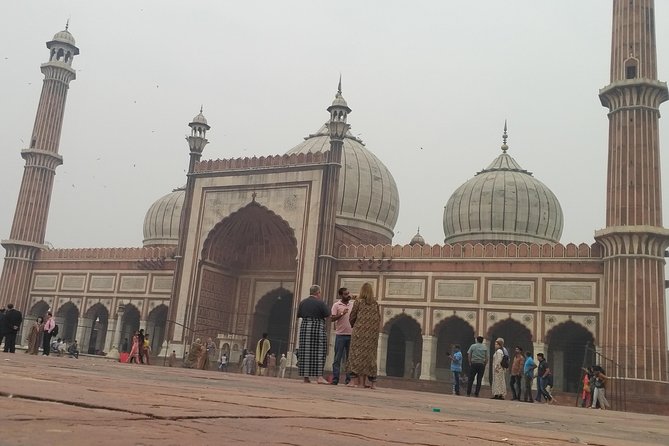 Full Day Tour of Delhi With Guide & Entrances - Qutub Minar and Lotus Temple: two icons where timing helps