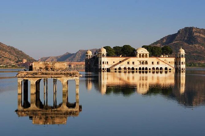 Golden Triangle Tour 3 Days - Day 1 in Delhi: Old Delhi Mosques, Market Energy, and Mughal-Delhi Landmarks
