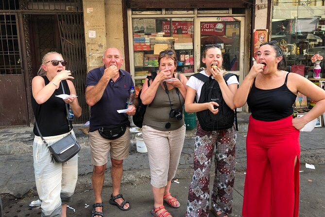 Half day Heritage Food Walk & Spice Market at Old Delhi - Premium Tour - Gurudwara Sis Ganj Sahib: food cravings meet a sacred landmark