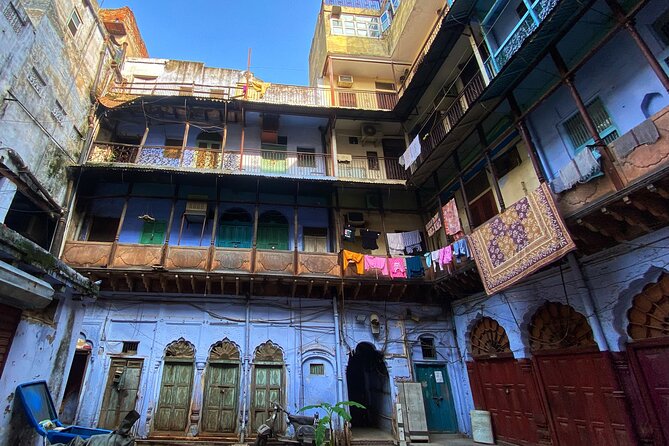 Half-Day Premium Classic Old Delhi Cycling Tour - Unity in Diversity - Sis Ganj Gurudwara Sahib: a powerful Sikh site inside the market world
