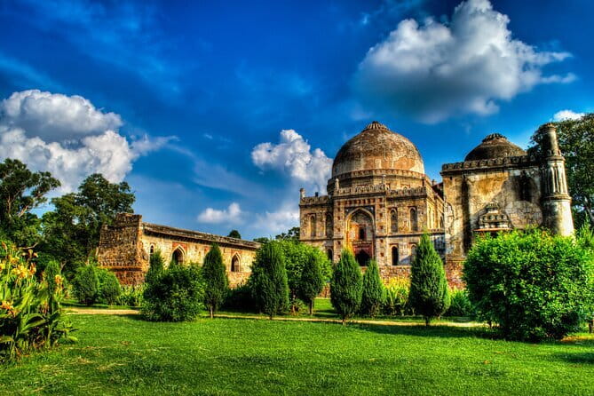 Half Day Private New Delhi City Tour - India Gate: A World War Memorial You Can Walk Past in Minutes