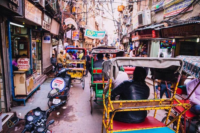 Half/Full-Day Old & New Delhi City Sightseeing by Car & Guide - Jama Masjid First: Where Dress Code and Crowd Flow Matter