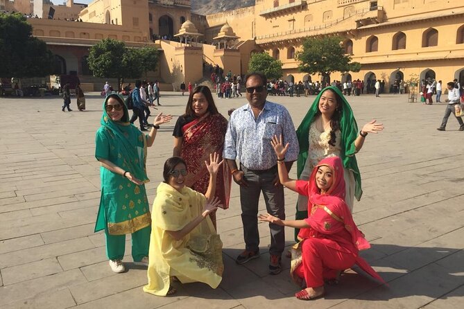 Jaipur City Day Trip from Delhi with Buffet Lunch - Jantar Mantar and Hawa Mahal: royal science and royal looks