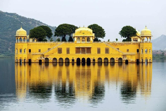 Jaipur City Private Day Tour From Delhi By Car-All Inclusive Tour - Jal Mahal and the calm break in the middle of a fast day