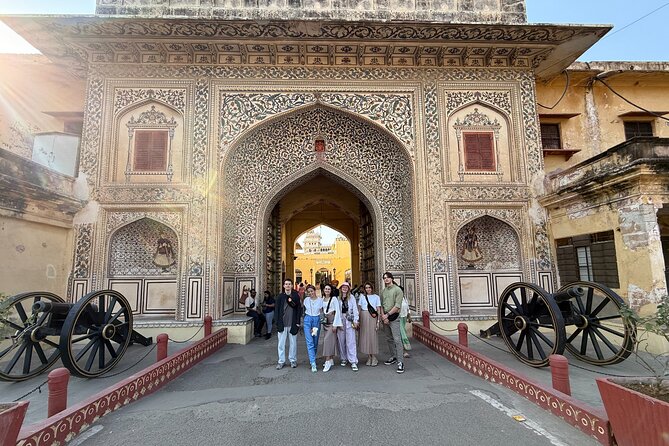 Jaipur: Full Day City Highlights Tour with Tour Guide - Price and value: why $17.23 can still make sense