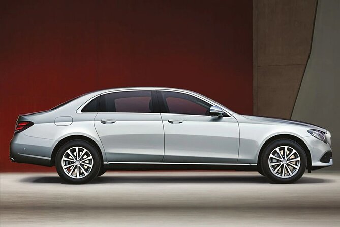 Luxury Taj Mahal Tour by Mercedes - BMW - Audi - ITC Mughal Agra lunch, then Agra Fort without feeling spent