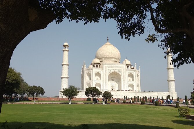 Luxury Taj Mahal Tour By SUPERFAST Train From Delhi - A superfast Taj Mahal tour that starts early for a reason