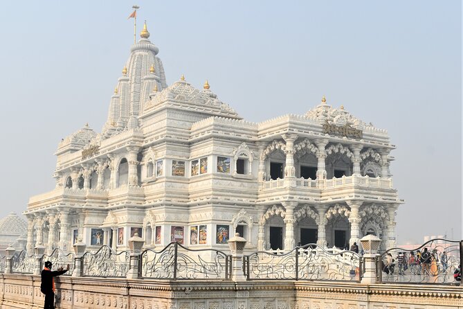 Mathura Vrindavan Divine Love Journey of Radha Krishna From Delhi - Banke Bihari Temple: Where Crowds Can Change the Plan