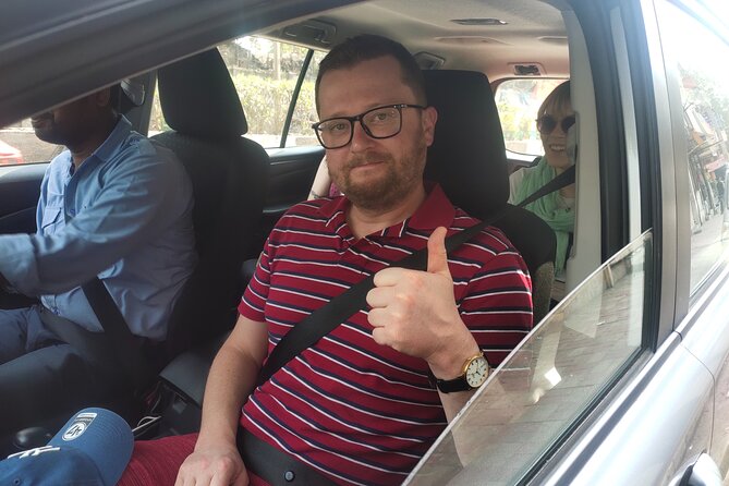 New Delhi Airport to Hotel Transfer Private Shuttle Sedan & SUV - Airport Pickup at IGI: Name Placards and Correct Gates