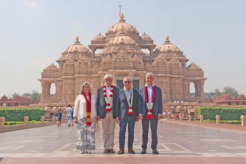 New Delhi: Akshardham Temple Light Show with Custom Add-Ons - Temple visit flow: gardens, exhibitions, and how to not feel rushed