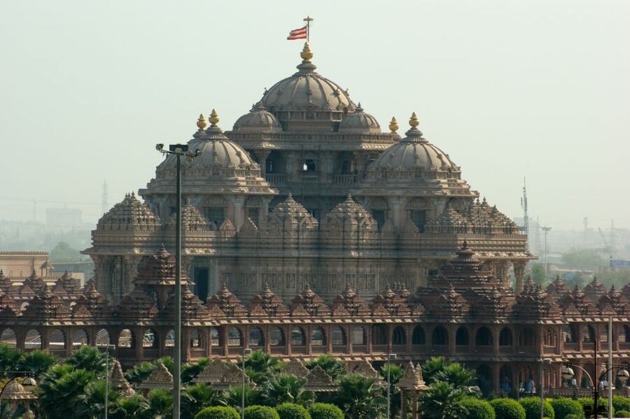 New Delhi: Akshardham Temple Tour with Water and Light Show - Price and value: what $21 per person buys you