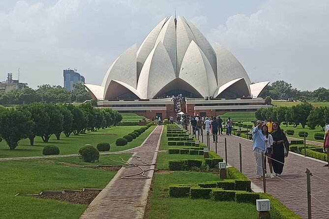 New Delhi and Old Delhi Tour Full Day - Parliament House and Qutub Minar: two kinds of power