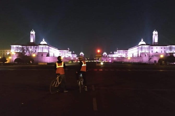 New Delhi Bicycle Tour - Breakfast at Connaught Place: puri sabji and samosa to end the ride