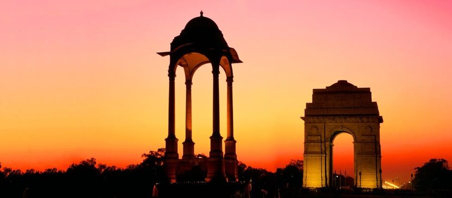 New Delhi: Delhi Night/ Evening Tour by Car - 4hr - India Gate at Night: A Photo Stop With Real Context