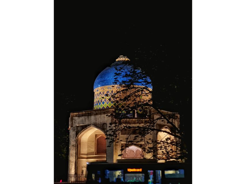 New Delhi: Guided Night Photography & Heritage Tour of Delhi - The tuk-tuk rhythm and a secret stop on foot