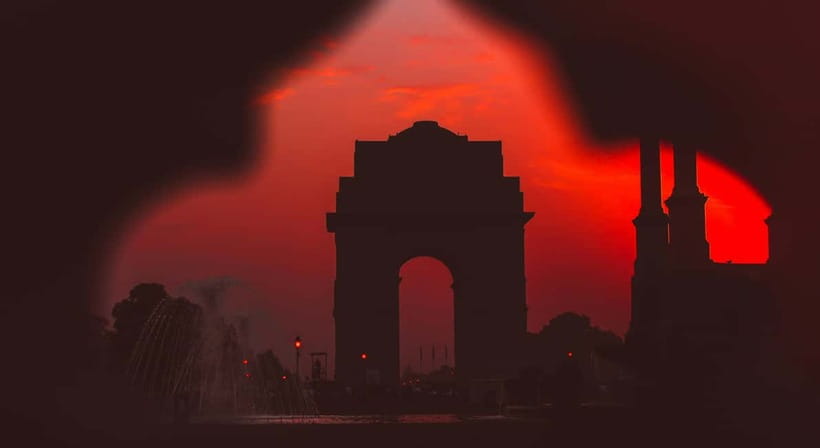 New Delhi : Night View of Delhi Tour - 4 Hrs - Connaught Place After Dark: Old-School Shopping Energy, at Night Speeds