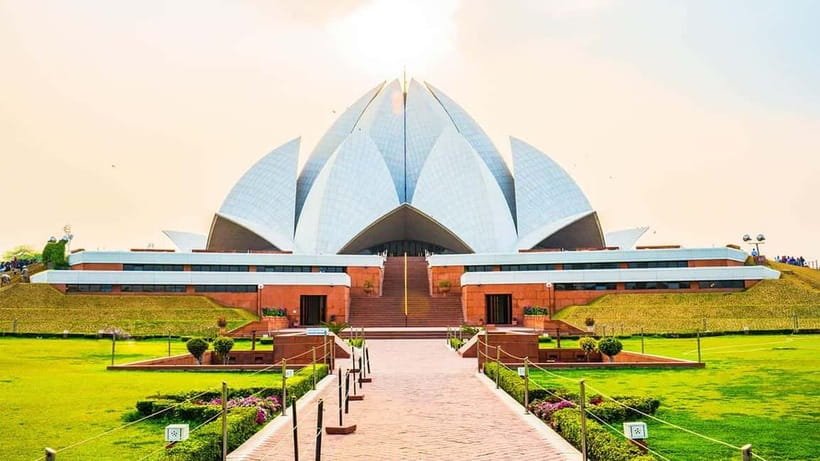 New Delhi & Old Delhi Private Guided Tour For 4-8 Hours - Raj Ghat to Jama Masjid: Reflection Gives Way to Real Street Energy