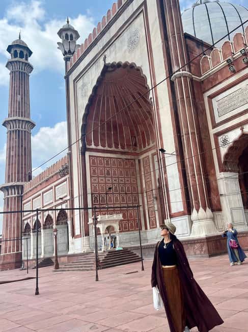 New Delhi: Private 5-Hour Sightseeing Tour with Hotel Pickup - Price and value around $9 per person, what you should double-check