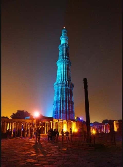 New Delhi: Qutub Minar Light & Sound Show Tour - Walking the Qutb Minar complex before the lights