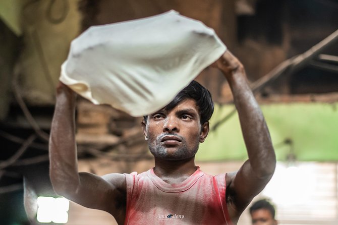 New Delhi Slum Walking Tour - Tea, coffee, and the small pauses that make it human