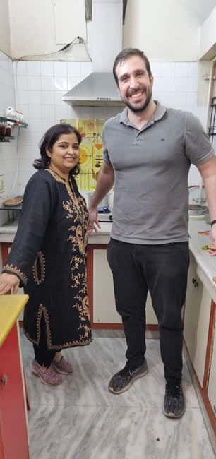 New Delhi: Traditional Indian Cooking Class & Market Visit - Chai welcome and spice lessons you can use the next day