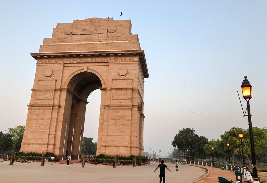 New Delhi: Walking Tour by Night - Getting oriented at Connaught Place after dark