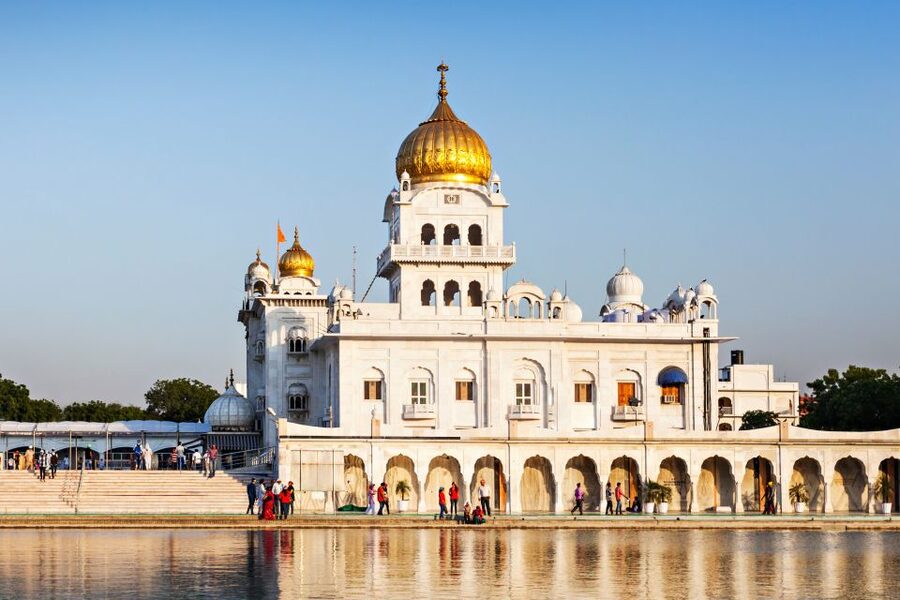 New Delhi: Walking Tour by Night - Languages, group style, and how that changes your experience