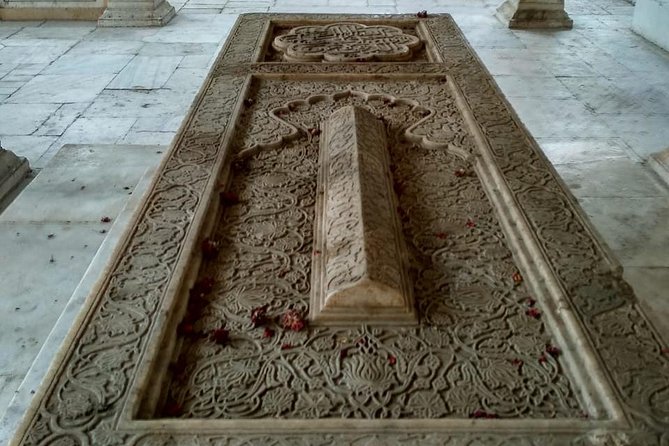 Nizamuddin Tour - Beyond the shrine: narrow lanes, markets, and the living neighborhood